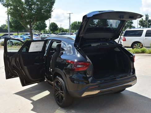 New 2026 Chevrolet Trax ACTIV w/ Driver Confidence Package FWD image 17