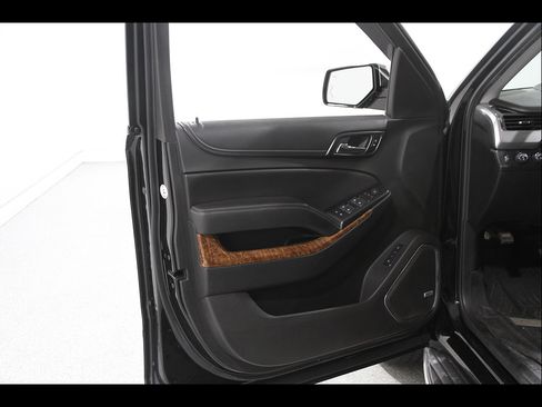 Used 2018 Chevrolet Tahoe Premier AWD/4WD image 4