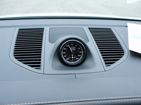 New 2026 Porsche Macan image 23