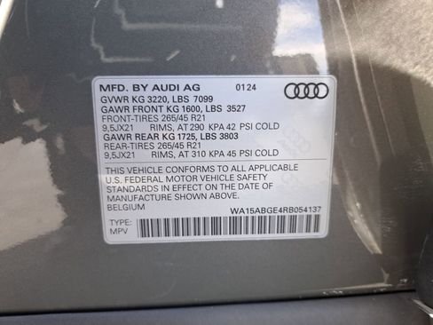 Used 2024 Audi Q8 e-tron Premium Plus w/ Premium Plus Package image 11