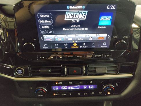 Used 2022 Nissan Pathfinder SL FWD image 25