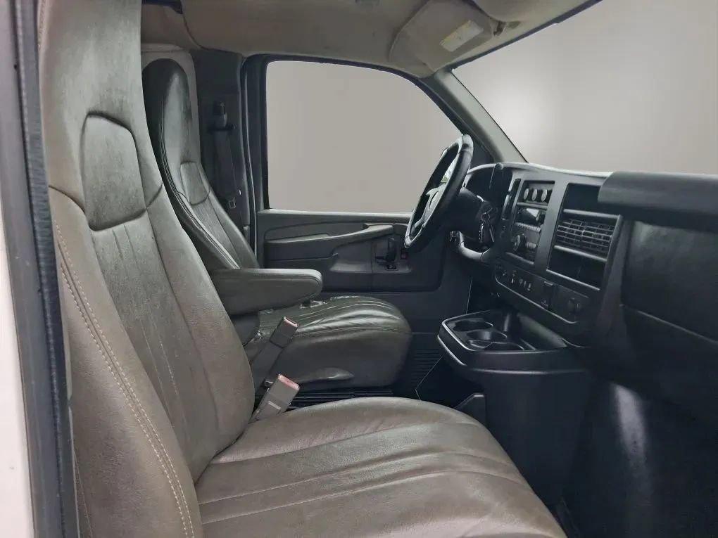 Used 2015 Chevrolet Express 2500 RWD image 29