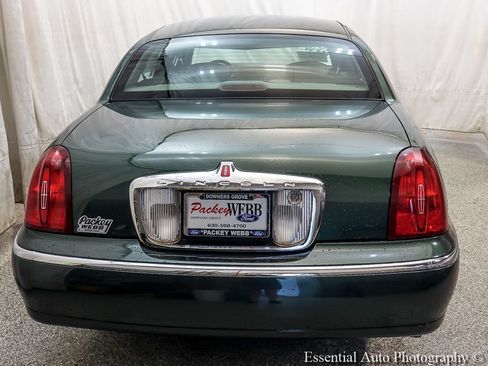 Used 1999 Lincoln Town Car Signature RWD image 6