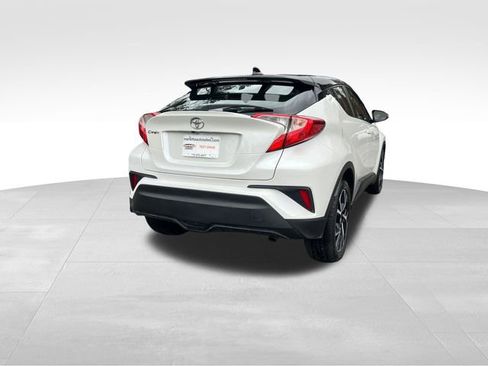 Used 2019 Toyota C-HR XLE image 5