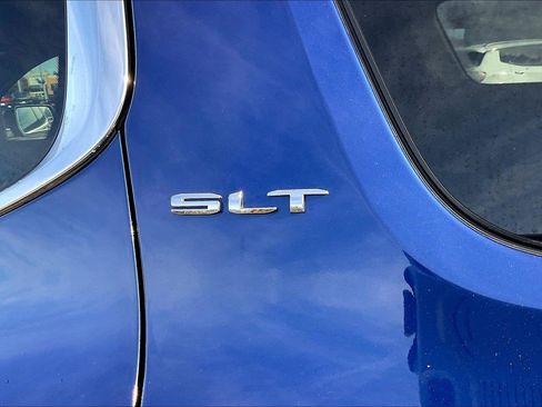 Used 2023 GMC Acadia SLT image 14