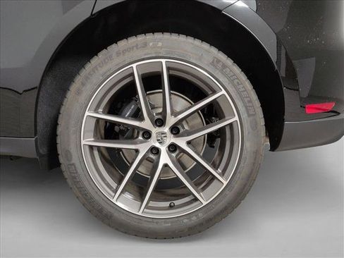 New 2026 Porsche Macan image 10