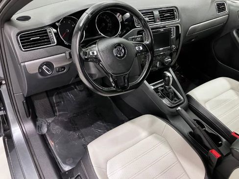 Used 2016 Volkswagen Jetta Sport image 11
