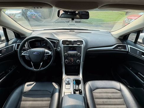 Used 2017 Ford Fusion SE w/ Equipment Group 601A FWD image 22