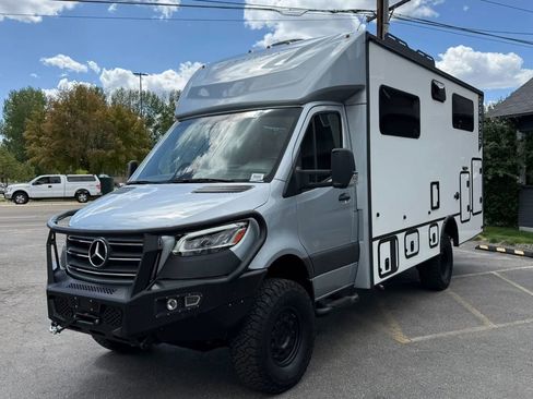 Used 2025 Mercedes-Benz Sprinter 3500 image 3