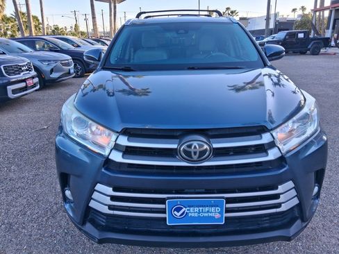Used 2019 Toyota Highlander XLE image 2