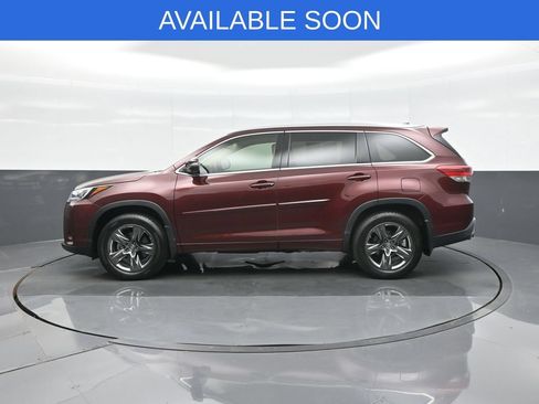 Used 2017 Toyota Highlander Limited Platinum AWD/4WD image 4