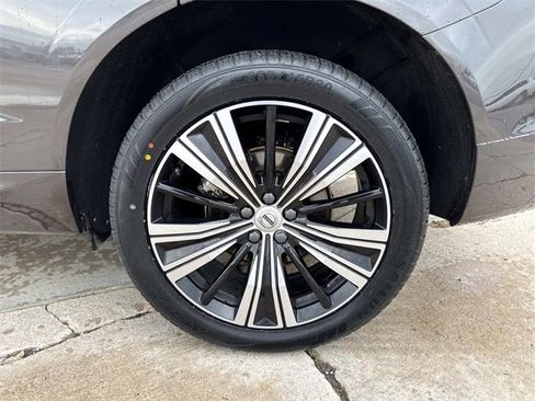 Used 2022 Volvo XC60 B5 Inscription w/ Advanced Package image 27