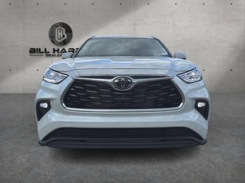 Used 2026 Toyota Highlander Limited AWD/4WD image 8