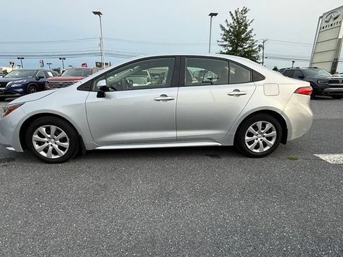 Used 2022 Toyota Corolla LE w/ Carpet Mat Package (TMS) FWD image 7