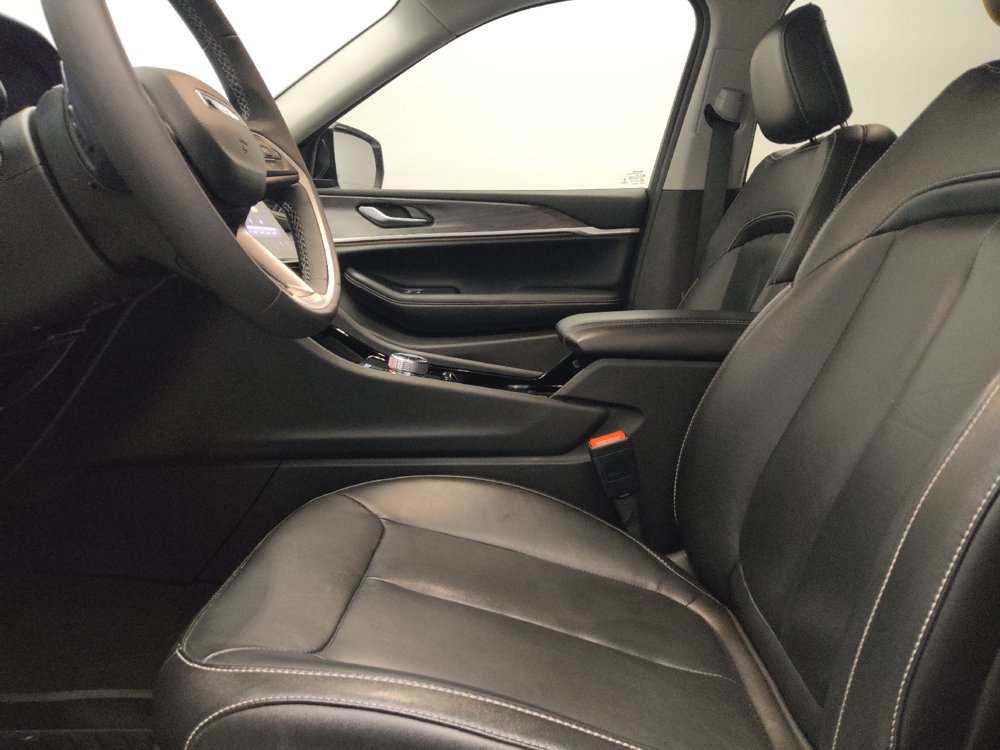 Used 2023 Jeep Grand Cherokee Limited w/ Black Appearance Package RWD image 17