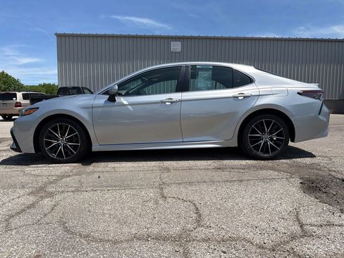 Used 2023 Toyota Camry SE FWD image 12