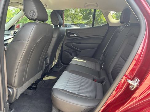 Used 2025 Chevrolet Trax LT FWD image 24