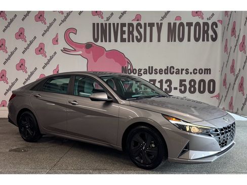 Used 2022 Hyundai Elantra SEL w/ Convenience Package FWD image 3