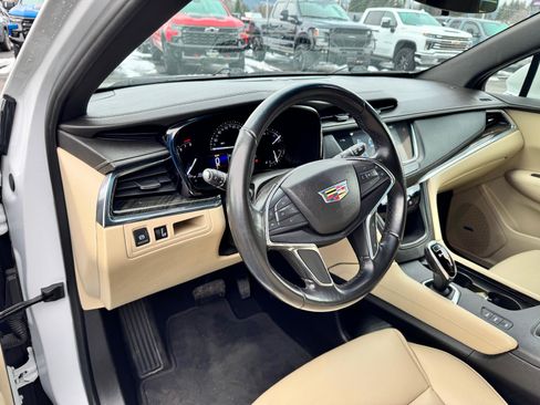 Used 2019 Cadillac XT5 AWD image 9