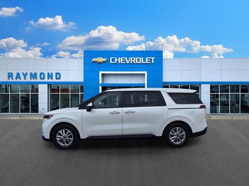 Used 2024 Kia Carnival LX FWD image 6