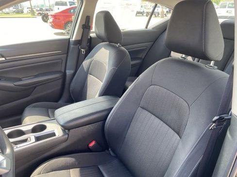 Used 2025 Nissan Altima 2.5 SV image 29