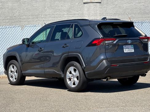Used 2020 Toyota RAV4 LE AWD/4WD image 5