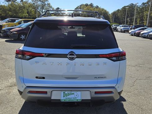 New 2025 Nissan Pathfinder Platinum image 9