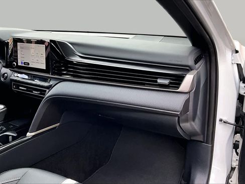 Used 2025 Toyota Camry SE FWD image 19