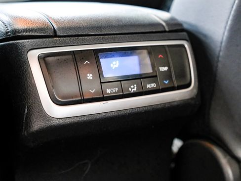 Used 2019 Toyota Highlander XLE image 48