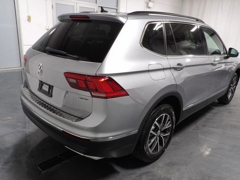 Used 2020 Volkswagen Tiguan SE w/ Panoramic Sunroof Package image 5