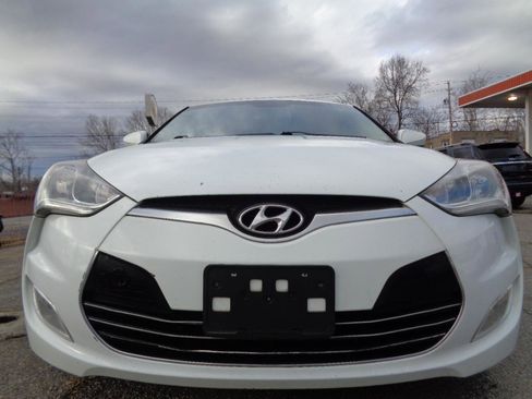 Used 2012 Hyundai Veloster w/ Style Pkg FWD image 2