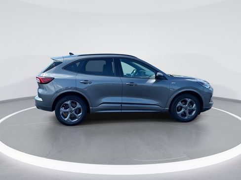 Used 2023 Ford Escape ST-Line w/ Tech Pack #1 AWD/4WD image 9