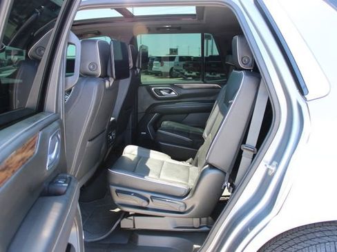 Used 2021 Chevrolet Tahoe Premier w/ Premium Package RWD image 16