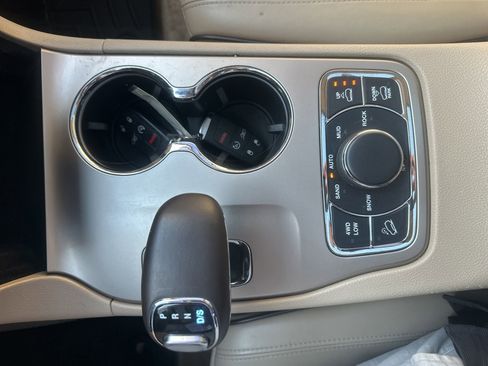 Used 2015 Jeep Grand Cherokee Overland w/ Advanced Technology Group AWD/4WD image 33
