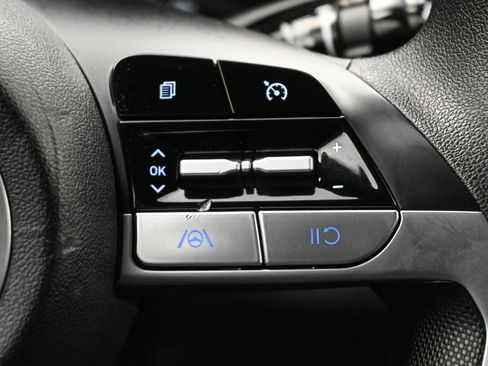 Used 2023 Hyundai Elantra Blue FWD image 8