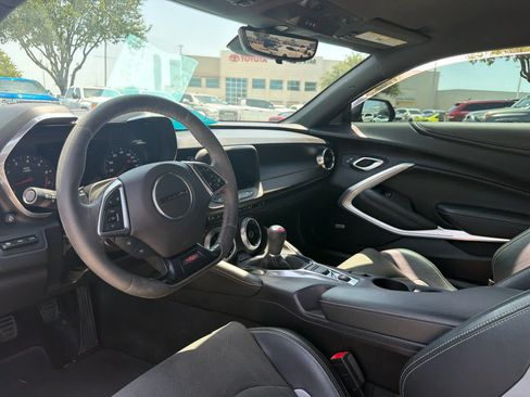 Used 2020 Chevrolet Camaro SS RWD image 7