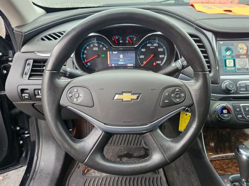 Used 2014 Chevrolet Impala LT w/ Convenience Package image 30