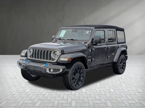 Used 2024 Jeep Wrangler Unlimited Sahara image 2