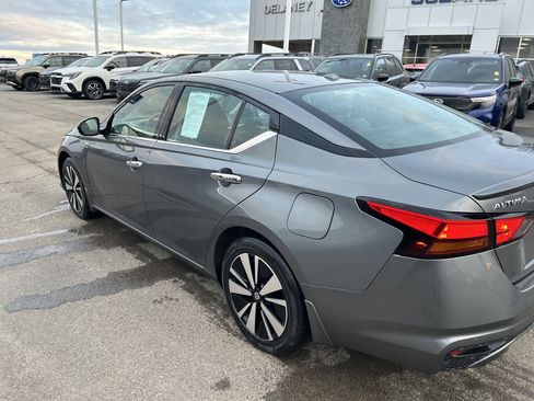Used 2019 Nissan Altima 2.5 SV image 14