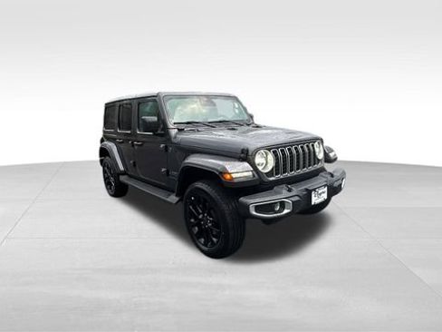 Used 2025 Jeep Wrangler Unlimited Sahara image 30