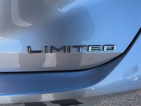 Used 2019 Toyota Avalon Limited image 12