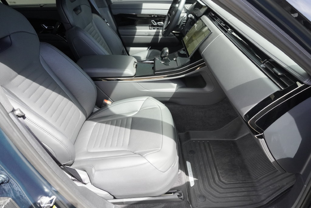 New 2026 Land Rover Range Rover Sport SV AWD/4WD image 23