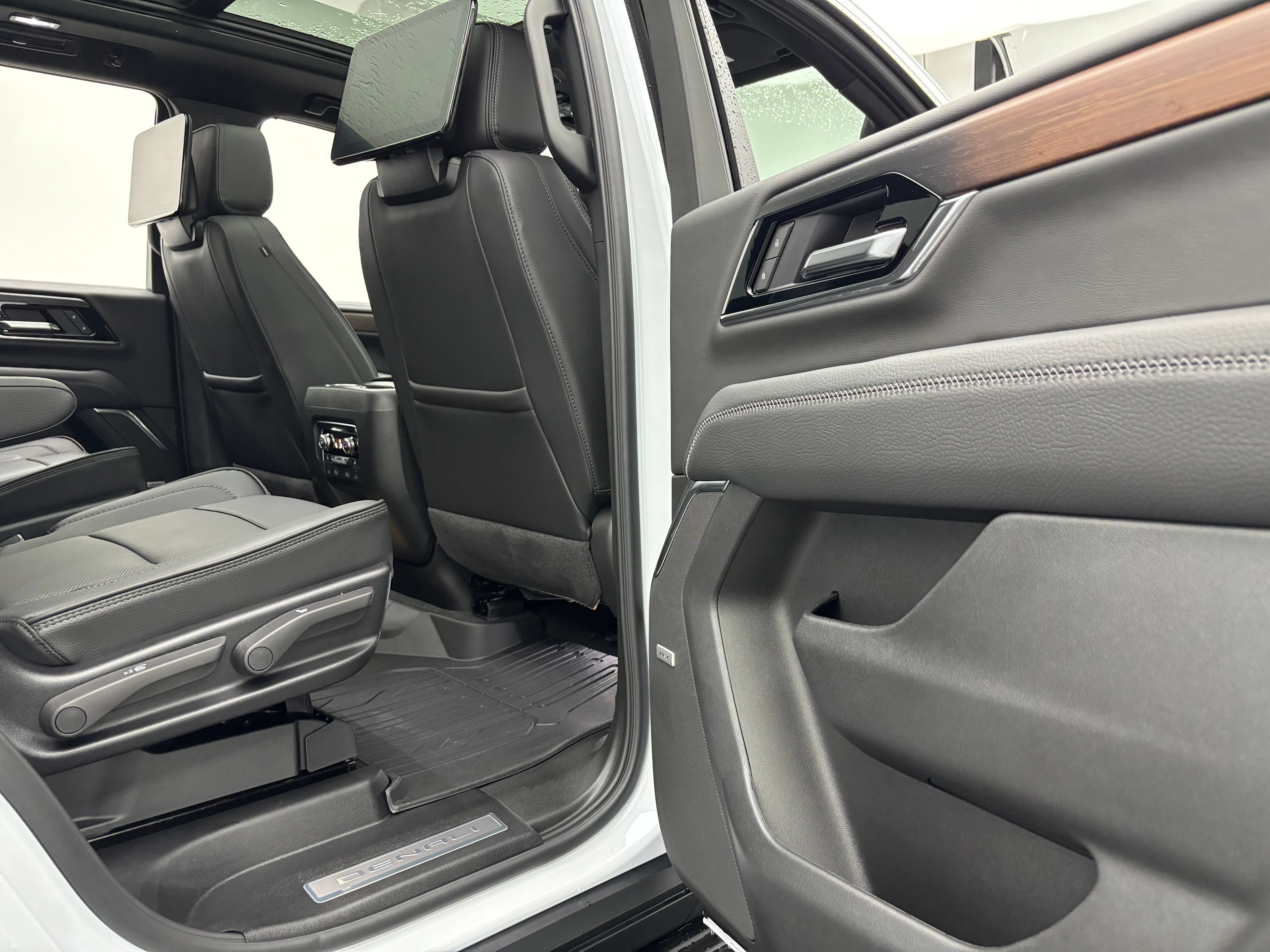 New 2026 GMC Yukon Denali w/ Advanced Technology Package AWD/4WD image 42