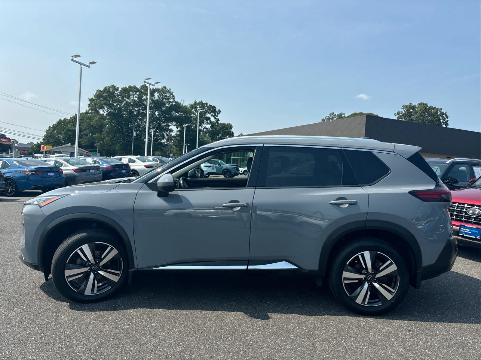 Used 2023 Nissan Rogue SL AWD/4WD image 5