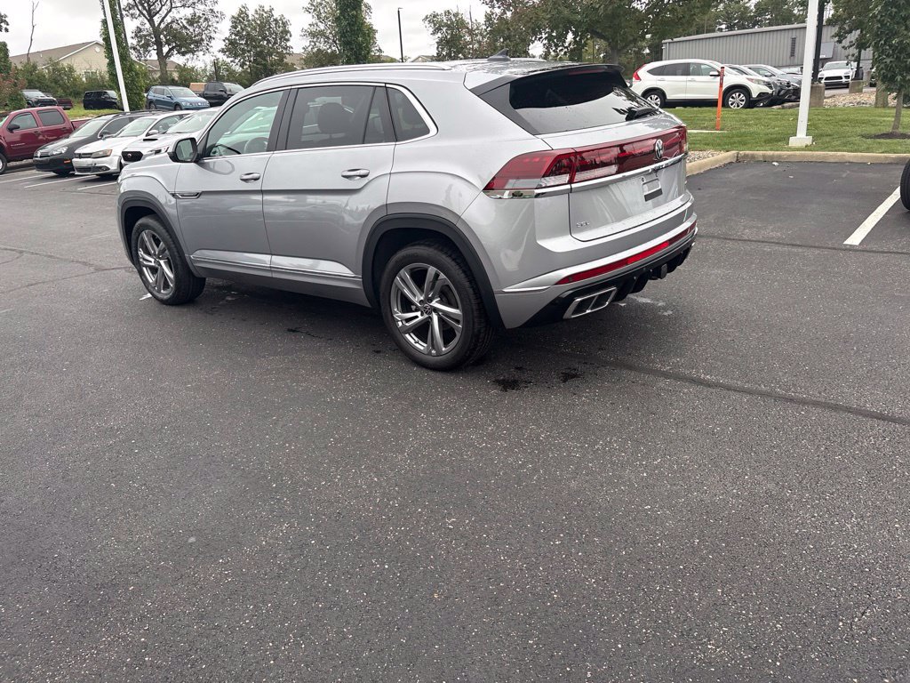 Used 2024 Volkswagen Atlas Cross Sport SEL R-Line AWD/4WD image 7