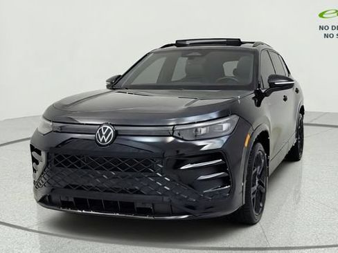 Used 2025 Volkswagen Tiguan SE R-Line AWD/4WD image 3