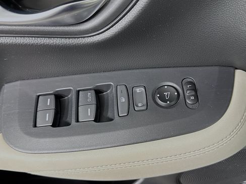 Certified 2024 Honda HR-V LX image 24
