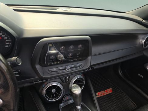Used 2020 Chevrolet Camaro SS RWD image 23