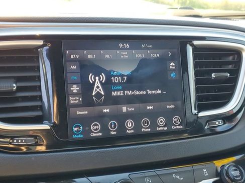 Used 2020 Chrysler Pacifica Touring-L AWD/4WD image 22
