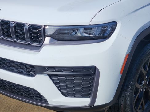 New 2026 Jeep Grand Cherokee Altitude RWD image 6